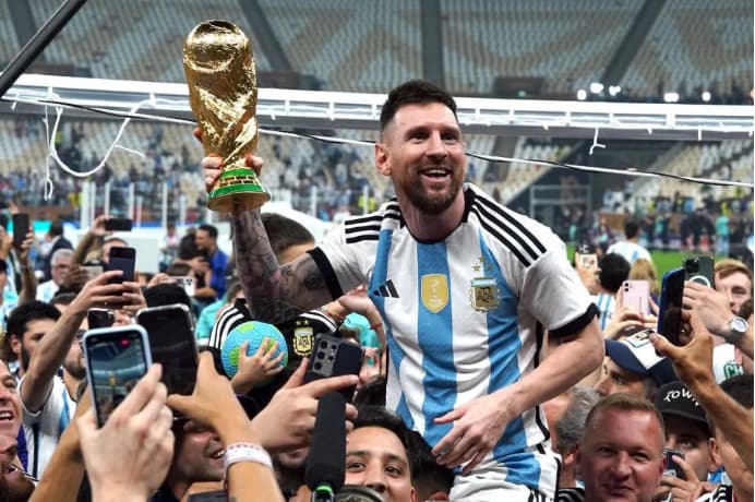 Messi Argentina 3 stars jersey.jpg