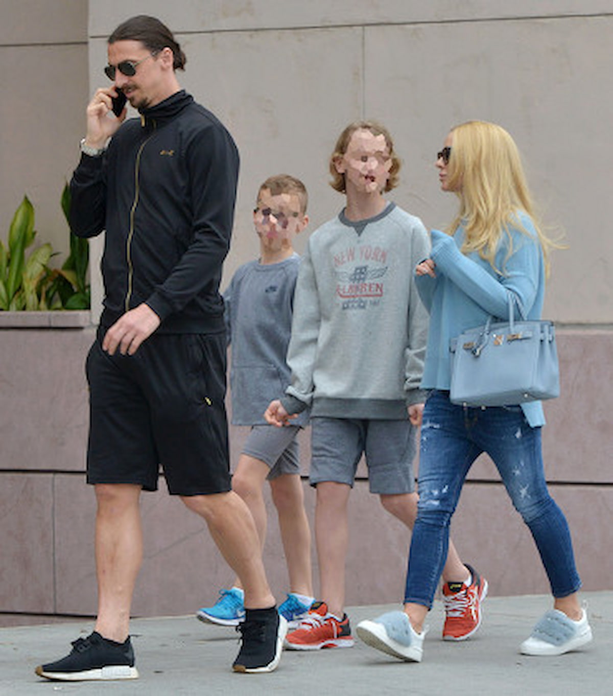 Zlatan-and-his wife-children.jpg