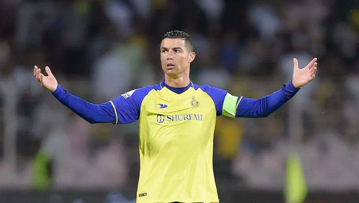 Ronaldo al nassr jersey.jpg