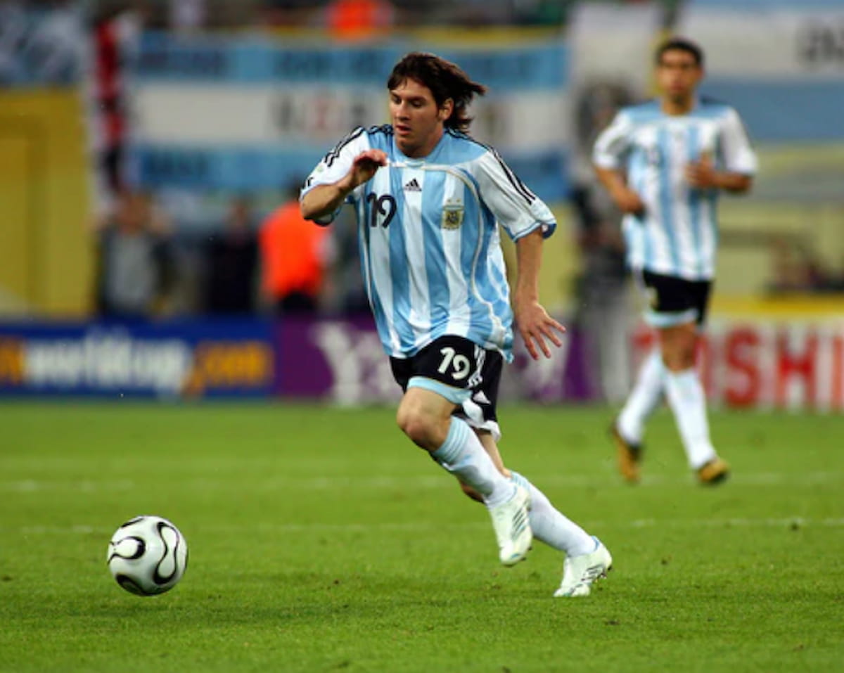 Retro 2006 World Cup MESSI 19 Argentina Soccer Jersey (3).jpg