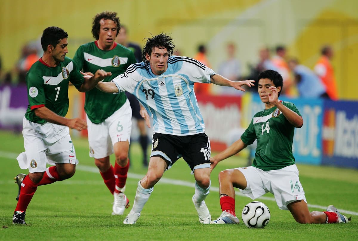 Retro 2006 World Cup MESSI 19 Argentina Soccer Jersey (2).jpg