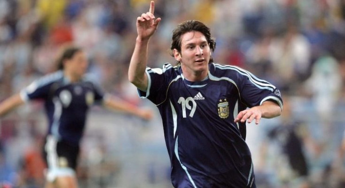 2006 world cup Argentina Away Long Sleeves (2).jpg