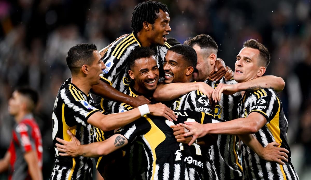 Juventus Jersey 2023 24 (3).jpg