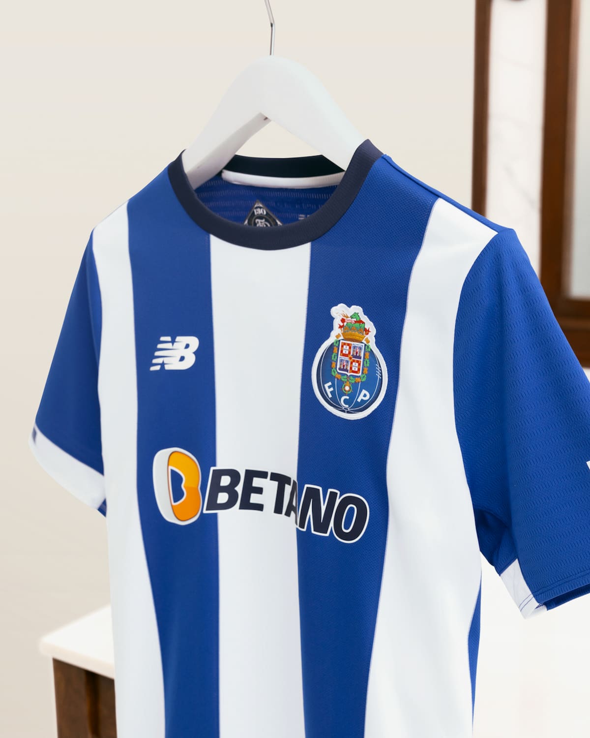 fc_porto_2023_24_home_jersey (3).jpg