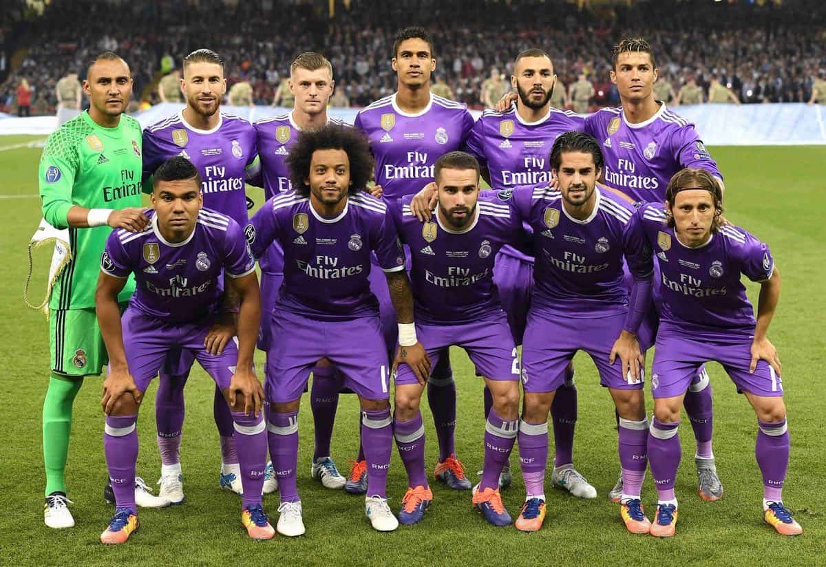 Retro 201617 Real Madrid Away (2).jpg