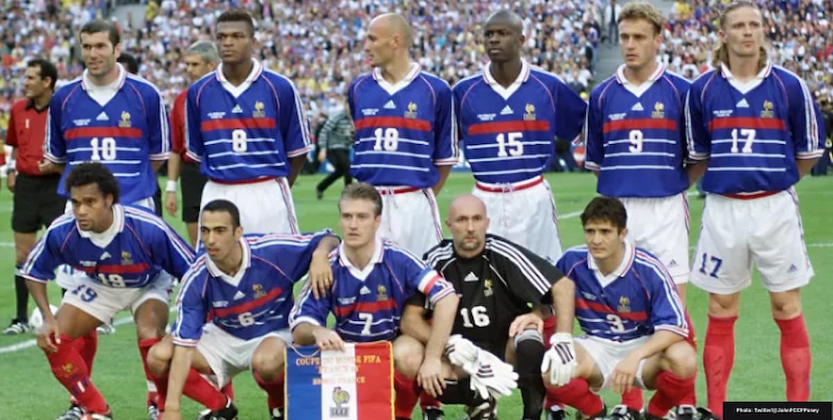 Retro 1998 France World Cup jersey (1) (1).jpg
