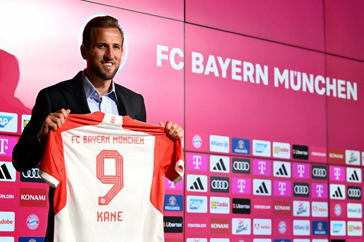 Kane No. 9 Bayern Munich home jersey 