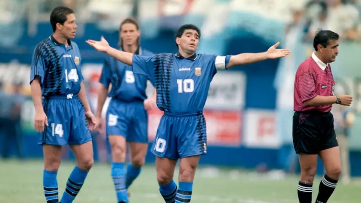 1994 Argentina away jersey.jpg