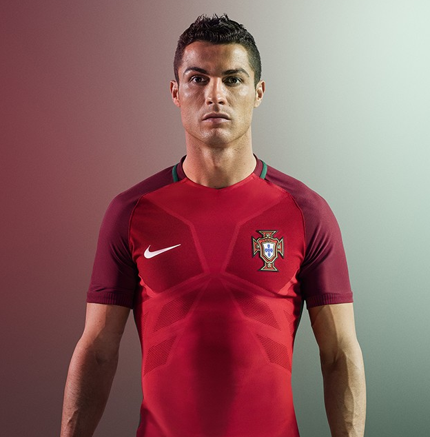 Men's 2016 Portugal Home Soccer Jersey - Retro Style.png