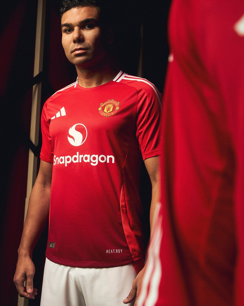 202425 Manchester United Men's Home Soccer Kit - Authentic Version.jpg