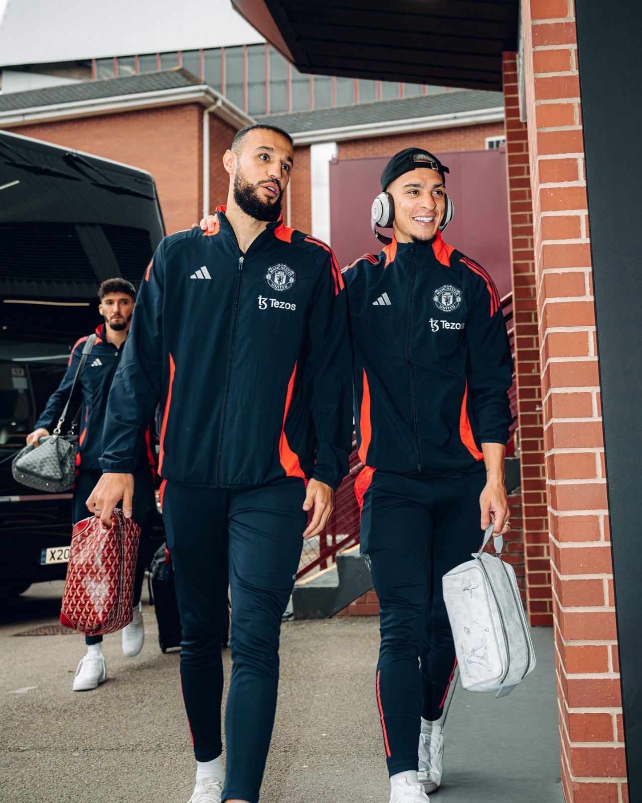 Men's 2024-25 Manchester United Training Kit – Navy (Jacket + Pants).jpg